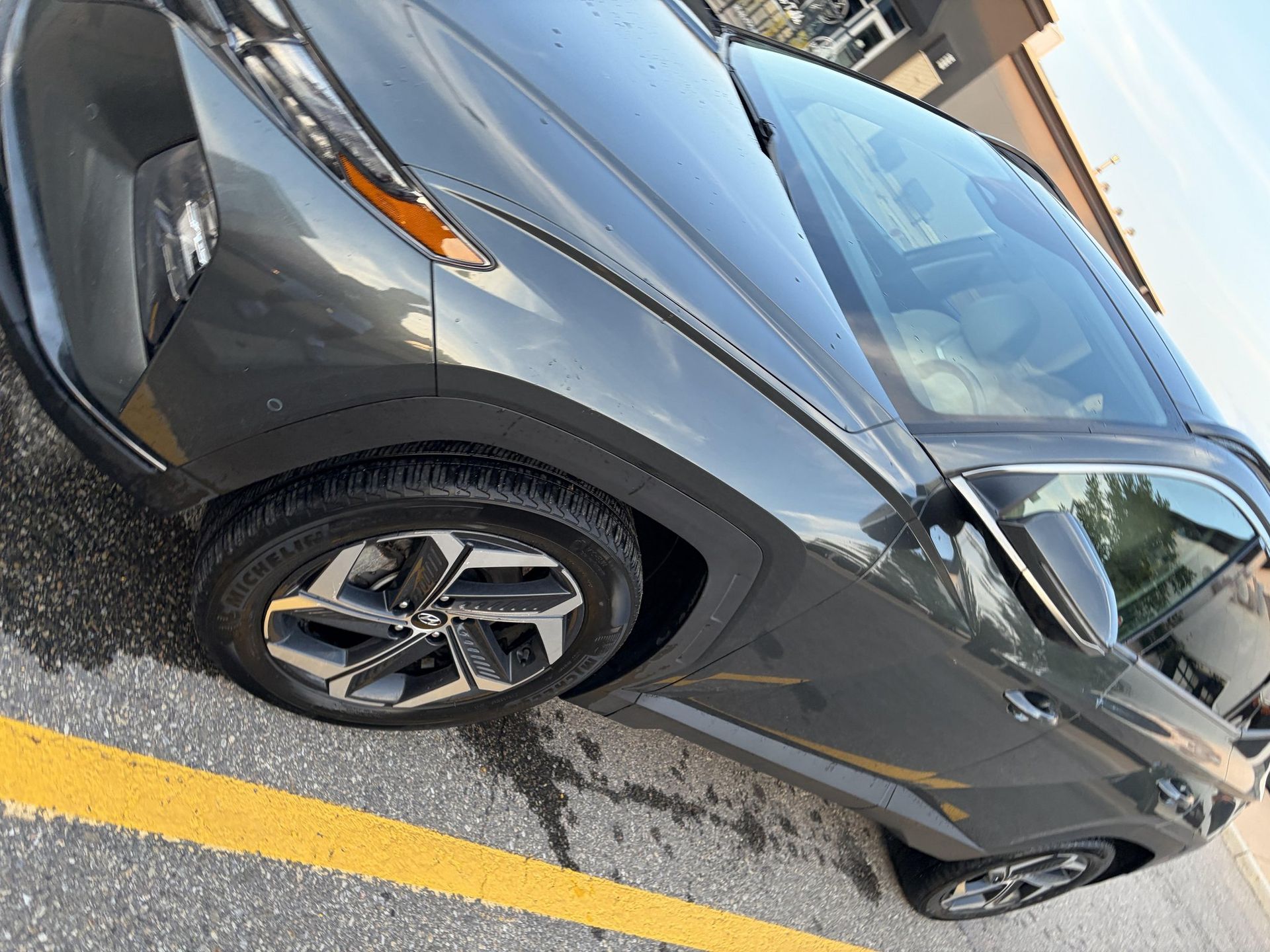 Hyundai Tucson Hybrid 2022 in Grey, front three-quarter view