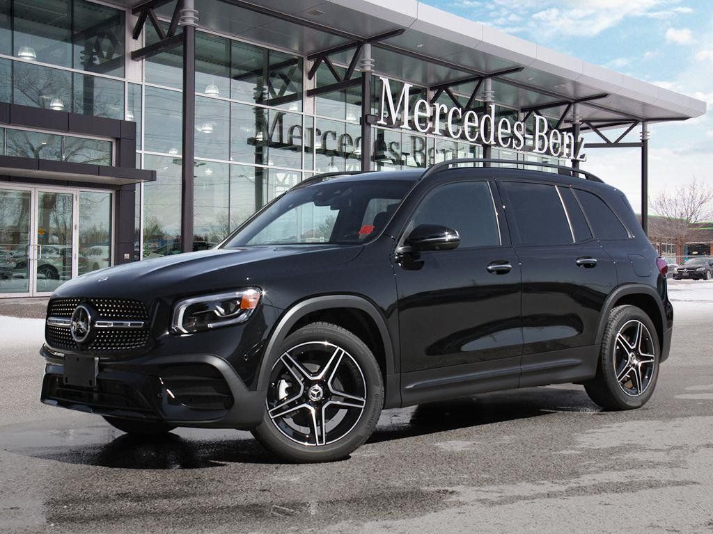 Mercedes GLB 250 4MATIC 2023 in Night Black, front three-quarter view
